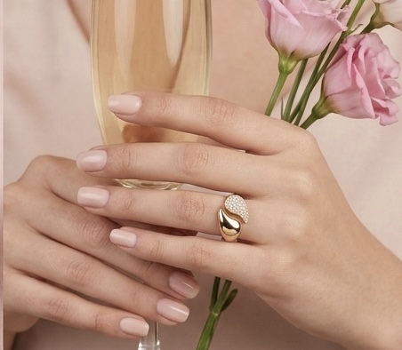 Elegant Stone and Gold finish Ring
